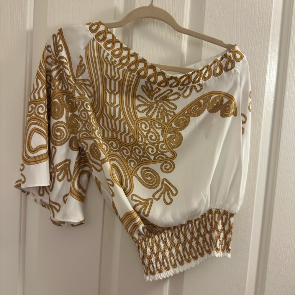 Rampage White and Gold Patterned Blouse